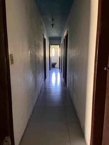 Vende Se Uma Propriedade Com Porteira Fechada