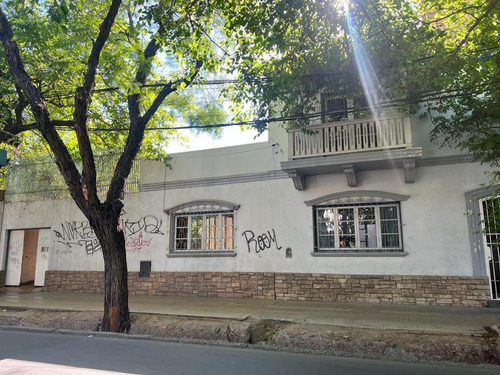 Casa En Venta En El Centro De La Ciudad De Mendoza