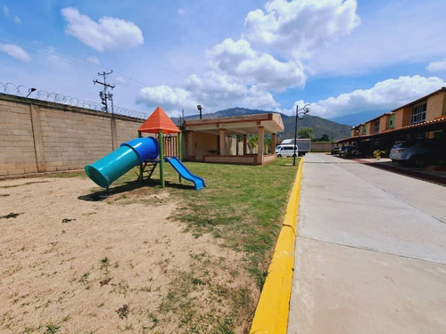 Solo Clientes (137mts2) En Venta Tonwhouse En Villa Fontana Totalmente Remodelado