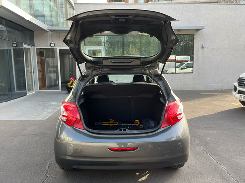 Peugeot 208 Premier 1.2 MT