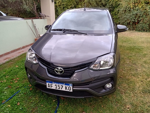 Imagen 2 de 12 de Toyota Etios 2022