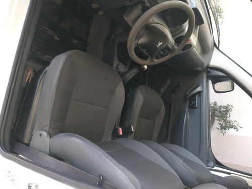 Imagen 4 de 6 de Peugeot Partner 2014 1.6 Hdi Furgon Presence Aa