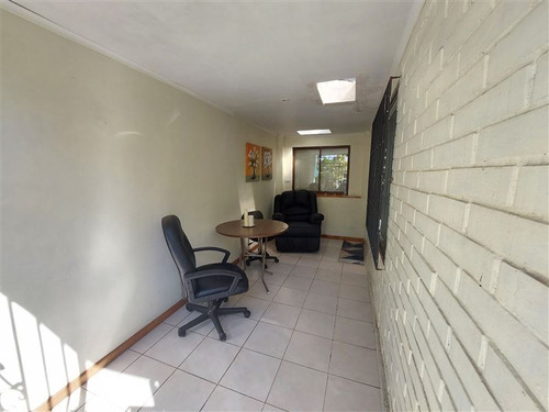 Casa En Venta De 3 Dorm. En Maipú
