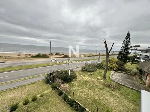 Frente Al Mar Apartamento En Venta De 2 Dormitorios En Mansa Con Parrillero Propio