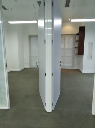 En Alquiler Oficina En Las Mercedes De 136m2