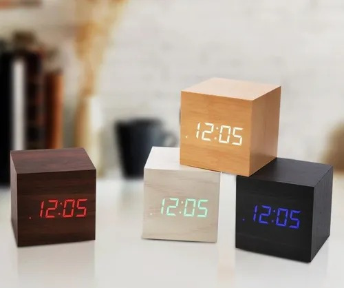 Reloj Digital Despertador Cubo De Madera Luz Led 