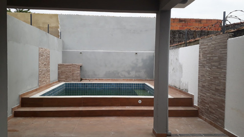 Casa Nova Com Piscina Próximo A Mercados, Escolas, Transportes...