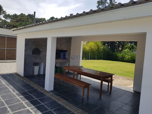 Punta Del Este, Zona Rincon Del Indio- Ref: 997