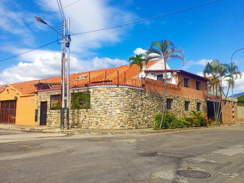 Se Vende Casa En Urb. Quintas Del Norte, Naguanagua. Carabobo. Codigo: Inc-rodriguez. Luz Coelho.