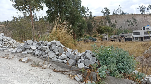 Terreno Esquinero De 297 Metros Cuadrados En Barrio Valle Hermoso Latacunga