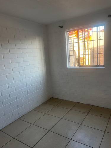 Villa Los Tilos, Casa Un Piso, Solida, Pareada, Vista Norte