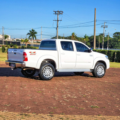 Imagem 4 de 11 de Toyota Hilux Srv 4x4 3.0 2013