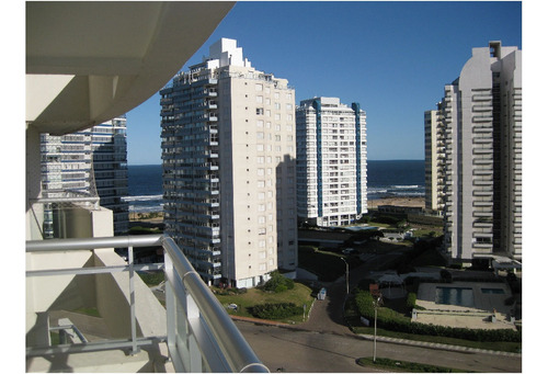 Apartamento En Venta De 3 Dormitorios En Playa Brava (ref: Lij-5180)