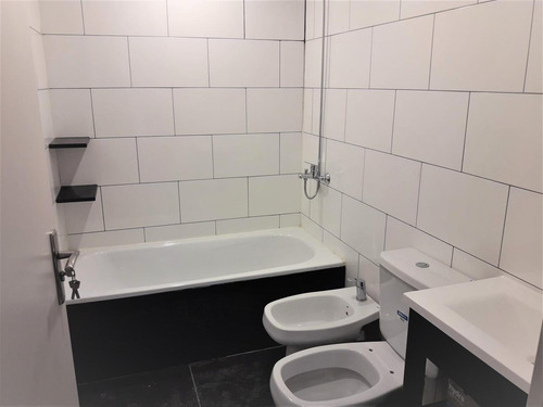 Dde U$s 2272 X M2 -balcón · Apto Prof · Fte A Plaza ·