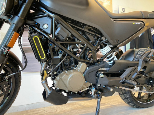 Imagen 4 de 22 de Husqvarna Svartpilen 200 0km 2023