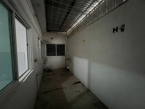 Se Renta Local De 200 M2 En Esquina Con Excelente Ubicación Sobre La 5ta Av. Nor