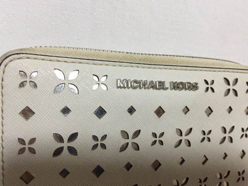 Cartera Michael Kors Para Dama Color Blanco Con Detalle (Usado)