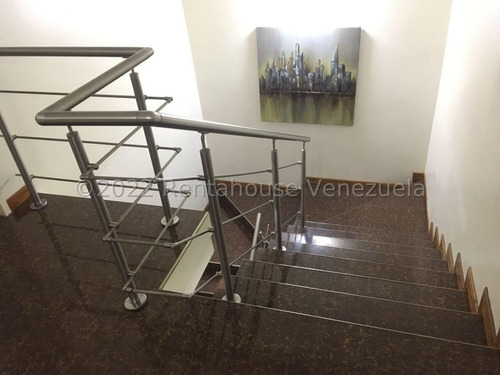Imagen 13 de 30 de Casa En Venta En La Rosaleda Este De Barquisimeto Lara 0-4-2-4-5-9-3-7-5-4-2 Código Mls Rent-a-house: 22-20967, Cuenta Con 3 Habitaciones, 3 Baños, 156 Mts2, Conjunto Privado
