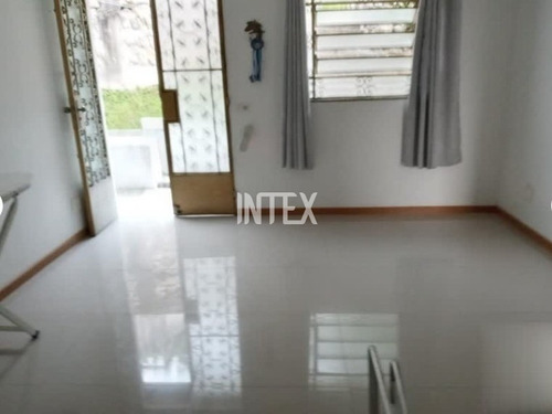 Imagem 6 de 25 de Ótima Casa Próximo A Praia, Em Rua Tranquila Com 4 Quartos, 3 Suítes, 2 Garagens, Interfone, 260 Metros Dentro De Camboinhas. - Ca00614 - 69814636