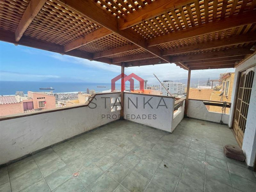 Casa En Venta De 6 Dorm. En Antofagasta