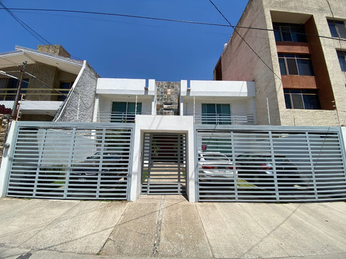 Casa Remodelada En Venta En Altamira