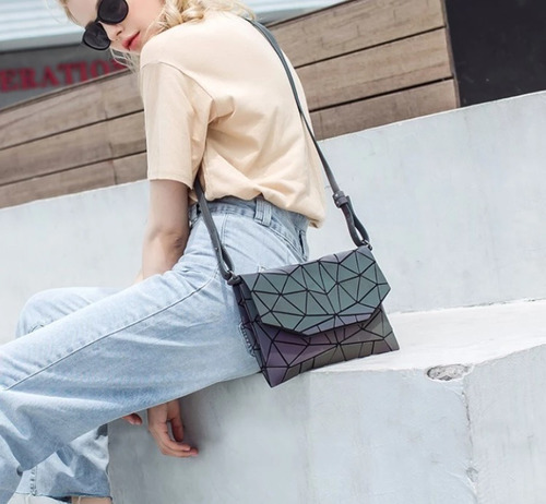 Bolso Cartera Para Mujer Geometrica Tornasol Luminoso Color Gris Oscuro Diseño De La Tela Triángulos