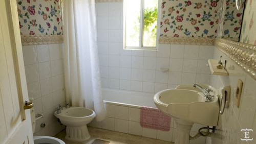 Casa En Venta De 3 Dormitorios En Club De Mar (ref: Est-21)