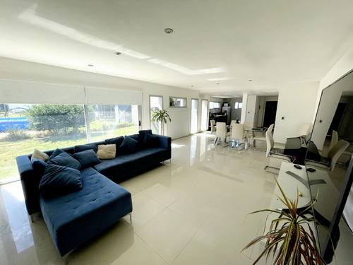 Imagen 1 de 16 de Casa En Venta La Hermosura