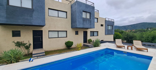 Se Vende Duplex Con Pileta Y Cochera En Carlos Paz