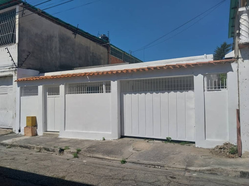 Se Vende Comoda Casa Ubicada En La Urbanizacion San Jose, 007jsc