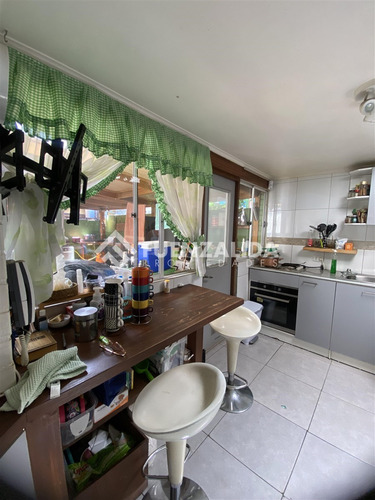 Casa En Venta De 4 Dorm. En Maipú