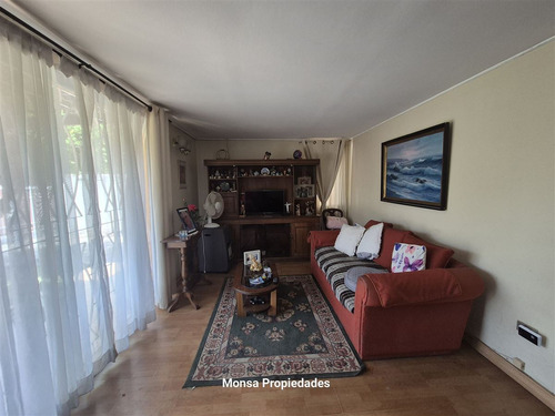 Casa En Venta De 3 Dorm. 1 Baño Con Amplio Patio En Macul