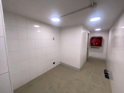 Arriendo Local Comercial De 122,10 M2, Vicuña Mackenna, Ñuñ