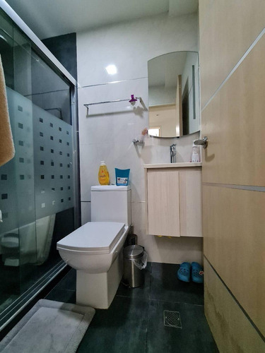 Imagen 10 de 14 de Venta De Exclusivo Apartamento En Mañongo Resd. Puerta Real.