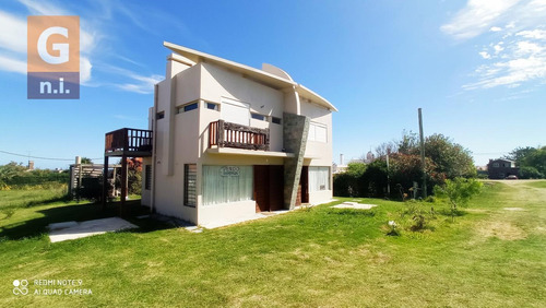 Casa En Piriápolis (las Flores) - Ref. 4587