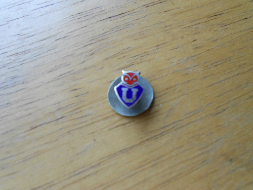 Lucheto Pin P/ojal Escudo De Fútbol De Universidad De Chile