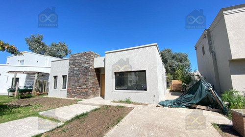 Casa  En Venta En San Alfonso, Pilar Del Este, Pilar