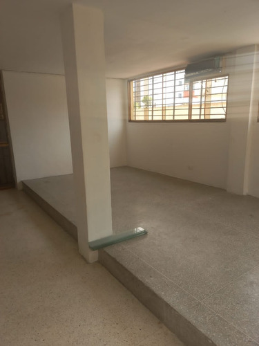 Imagen 19 de 19 de Local Comercial En Boleita Sur Para Oficina- Deposito En Pb A Orilla De Calle