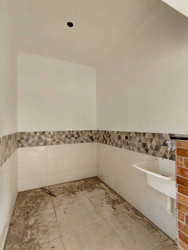 Imagem 2 de 13 de Casa A Venda 2 Quartos Em.mongagua Não É Geminada!