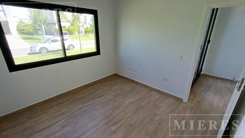 Casa En Venta Sobre Lote Interno En Barrio Ceibos Puertos