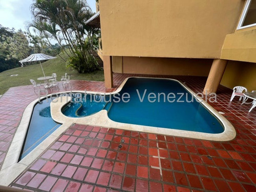 Excelente Apartamento Totalmente Equipado, En Alquiler, Mls 25-11431. Isabel Salon