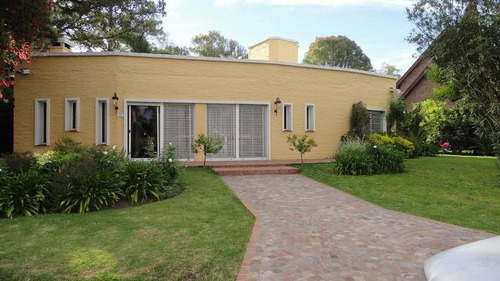 C.c. Los Cardales 1 Planta 3 Dorm. Buen Jardín Y Pileta. U$s 136.000.-
