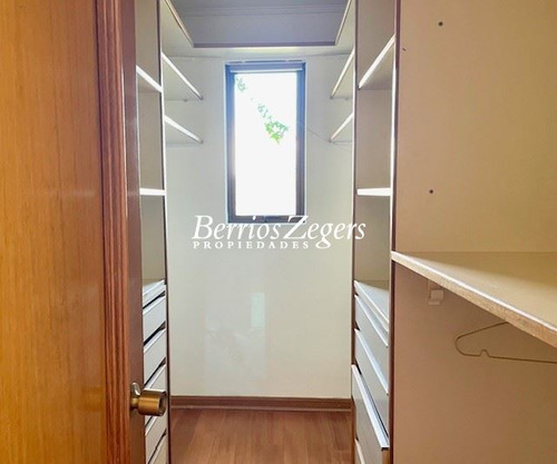Casa En Venta De 7 Dormitorios, 6 Baños . En Las Condes Alto
