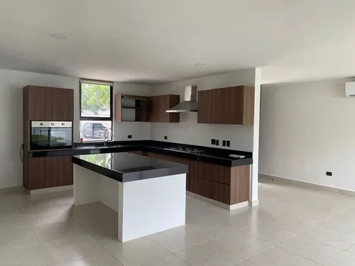 Residencia En Venta, Casa En Merida En La Zona Norte