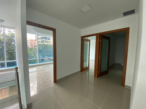 Local Comercial En Alquiler Piantini