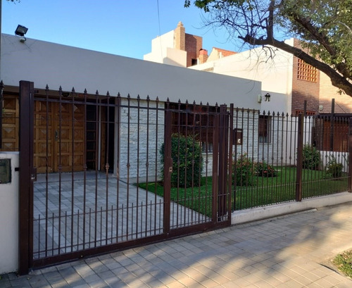 Casa En Venta En Barrio Rogelio Martinez. Se Acepta Permuta