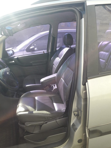 Imagem 7 de 13 de Chevrolet Zafira Elegance 2.0 Aut. Cor Prata 2005 7 Lugares
