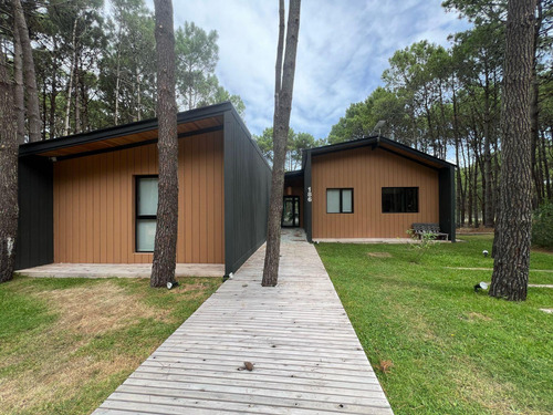 Casa En Venta - 5 Dormitorios 7 Baños - Pinamar
