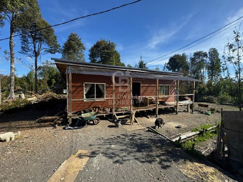 Parcela Con Dos Casas Sin Terminar En Camino A La Colonia