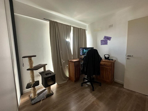 Departamento En Edificio Custo 2 Dormitorios Con Cochera Y Balcon